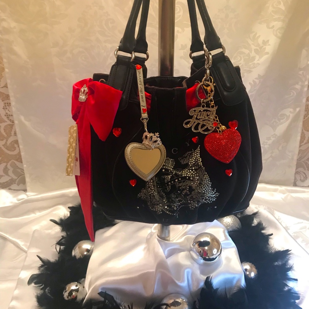 Rare gorgeous ✨vintage y2k black velvet and red satin purse ♥️